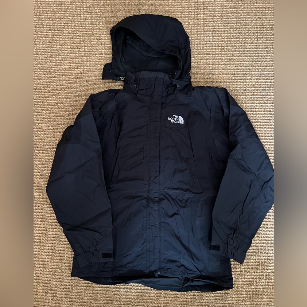The North Face Women's Gore-Tex Full Zip Jacket in Black Size Small